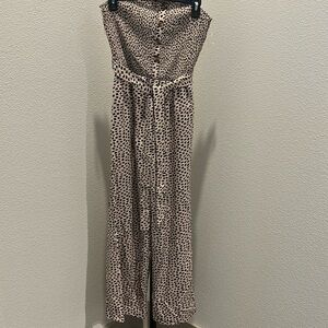Beautiful strapless cheetah print romper perfect for summer